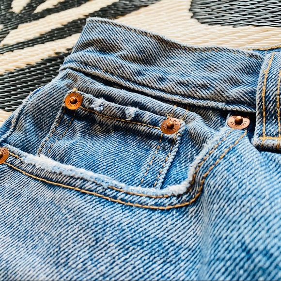 Abercrombie & Fitch • Ripped Mom Jeans - Picture 10 of 14